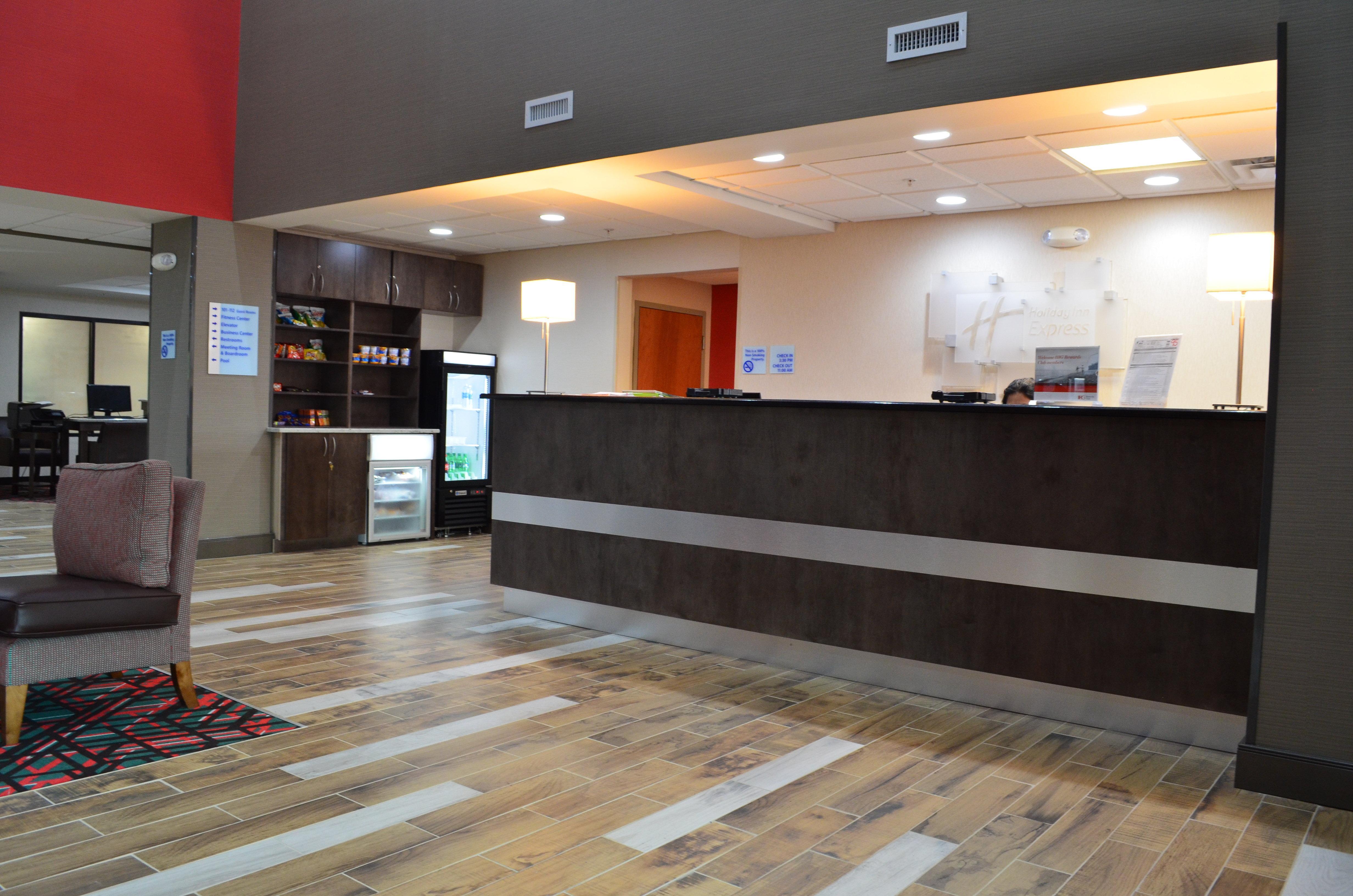 Holiday Inn Express Madison Exterior photo